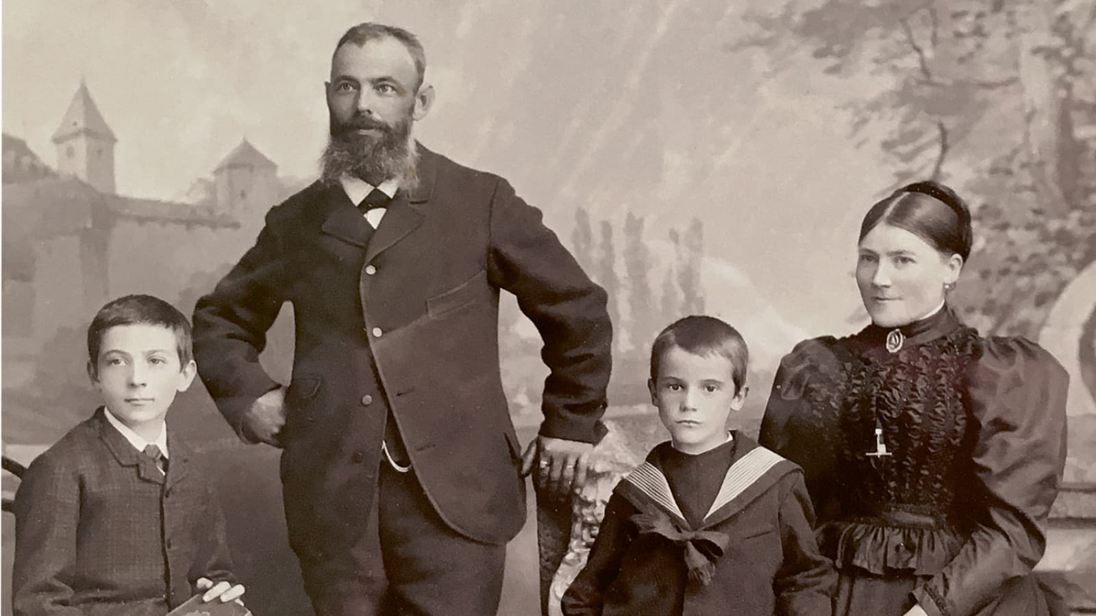 Familja themeluese Geberit Familja themeluese Geberit