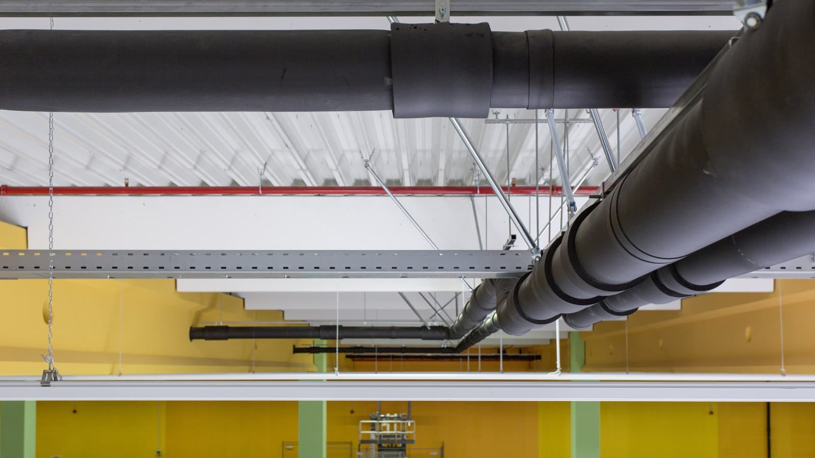 Tubacione Geberit PE në një sistem kullimi çatie me Geberit Pluvia Tubacione Geberit PE në një sistem kullimi çatie me Geberit Pluvia