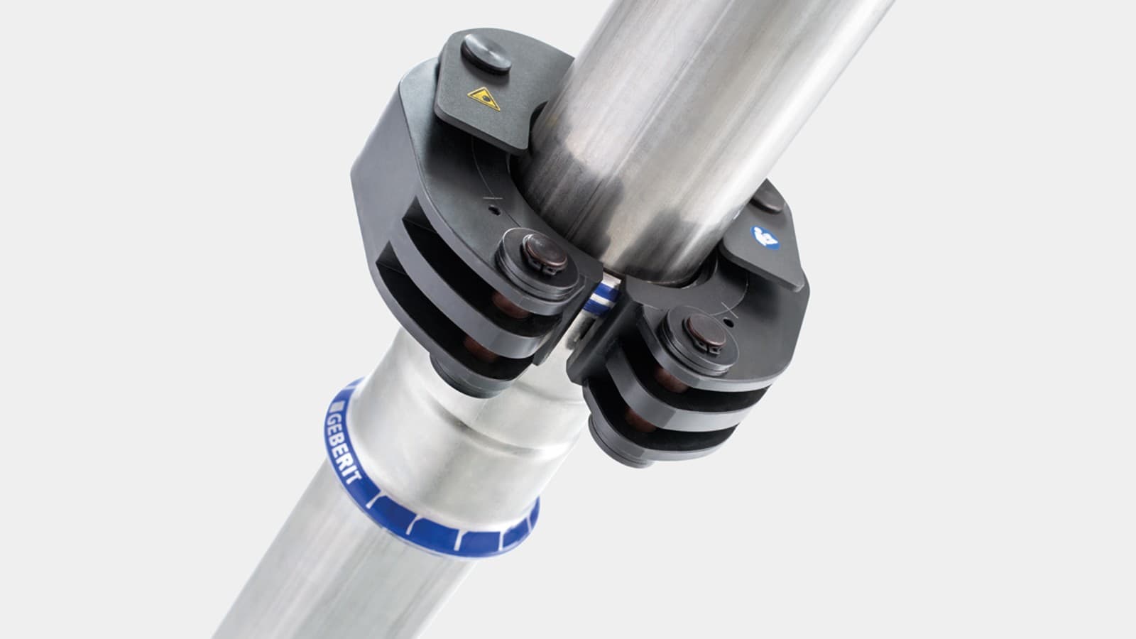 Mekanizmi i fiksimit e lidh qafën e presimit Geberit me pjesën lidhëse Geberit Mapress Mekanizmi i fiksimit e lidh qafën e presimit Geberit me pjesën lidhëse Geberit Mapress